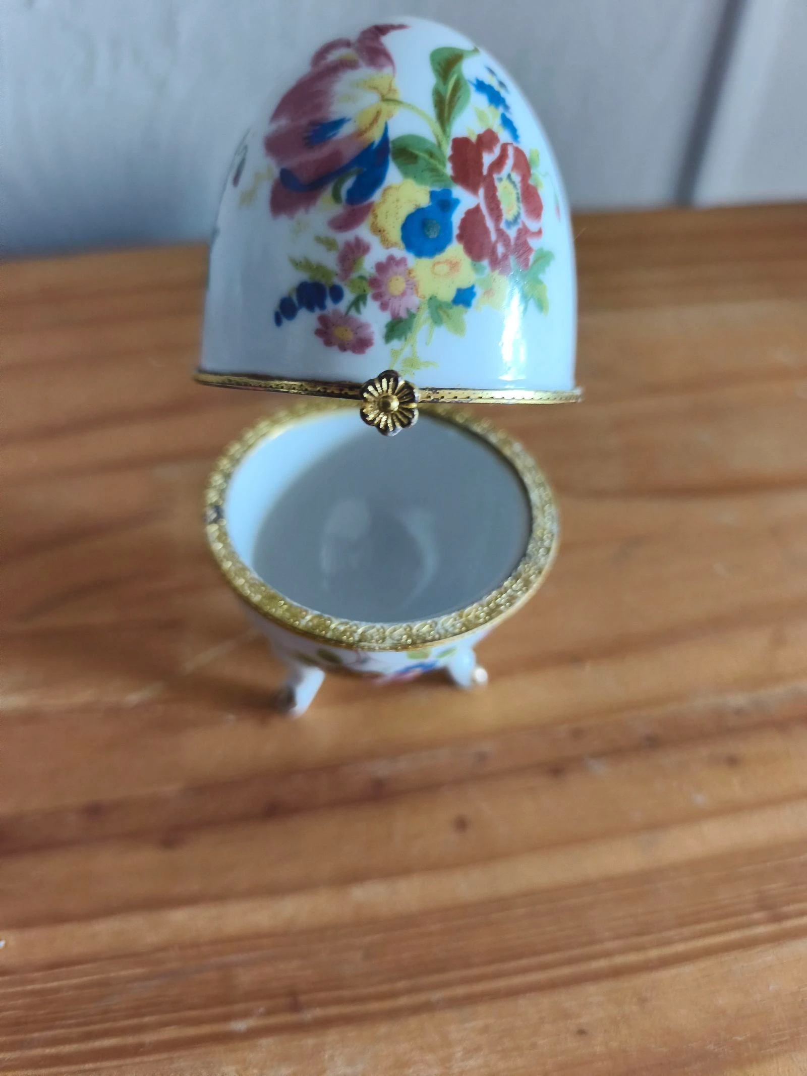 Set van 2 decoratieve porseleinen eieren met gouden frame – photo 8